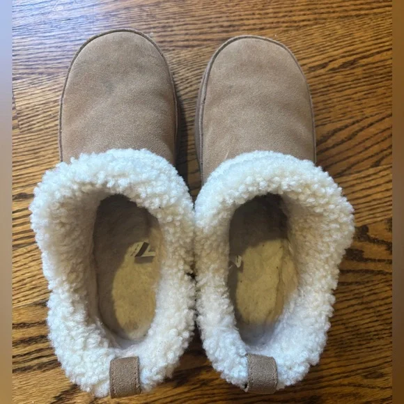 UGG Classic Ultra Mini Spillseam Genuine Shearling Bootie - Picture 3 of 6